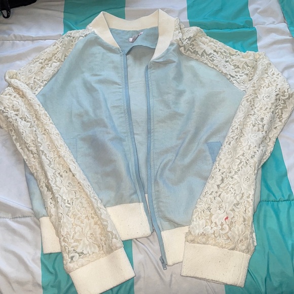 Laced jacket - Picture 1 of 3